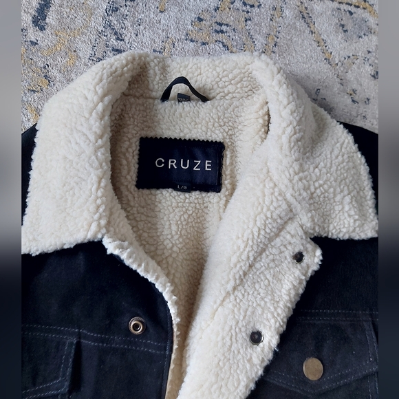 Like New 🖤🤍🖤 Black Sherpa-Lined Men's Jacket - Picture 2 of 4